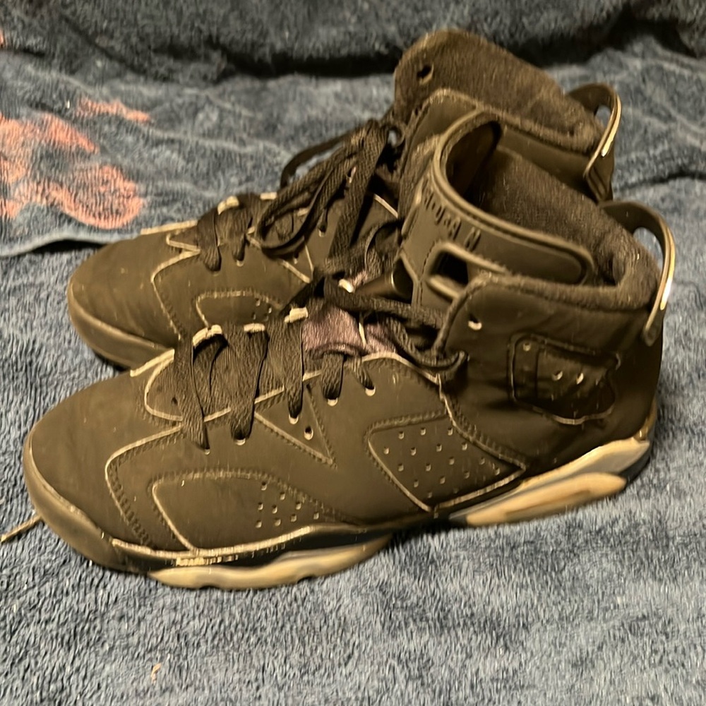 Size 4.5 Y Jordans